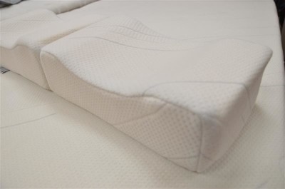 SW Bedding Orthopädisches Kniekissen Beinkissen klappbar aus Visco mit Bezug SANcare weiß